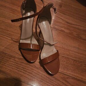 Women's Brown and Tan Courts